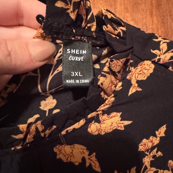 Plus Size Floral Black and Gold Dress - 3XL - Picture 4 of 5